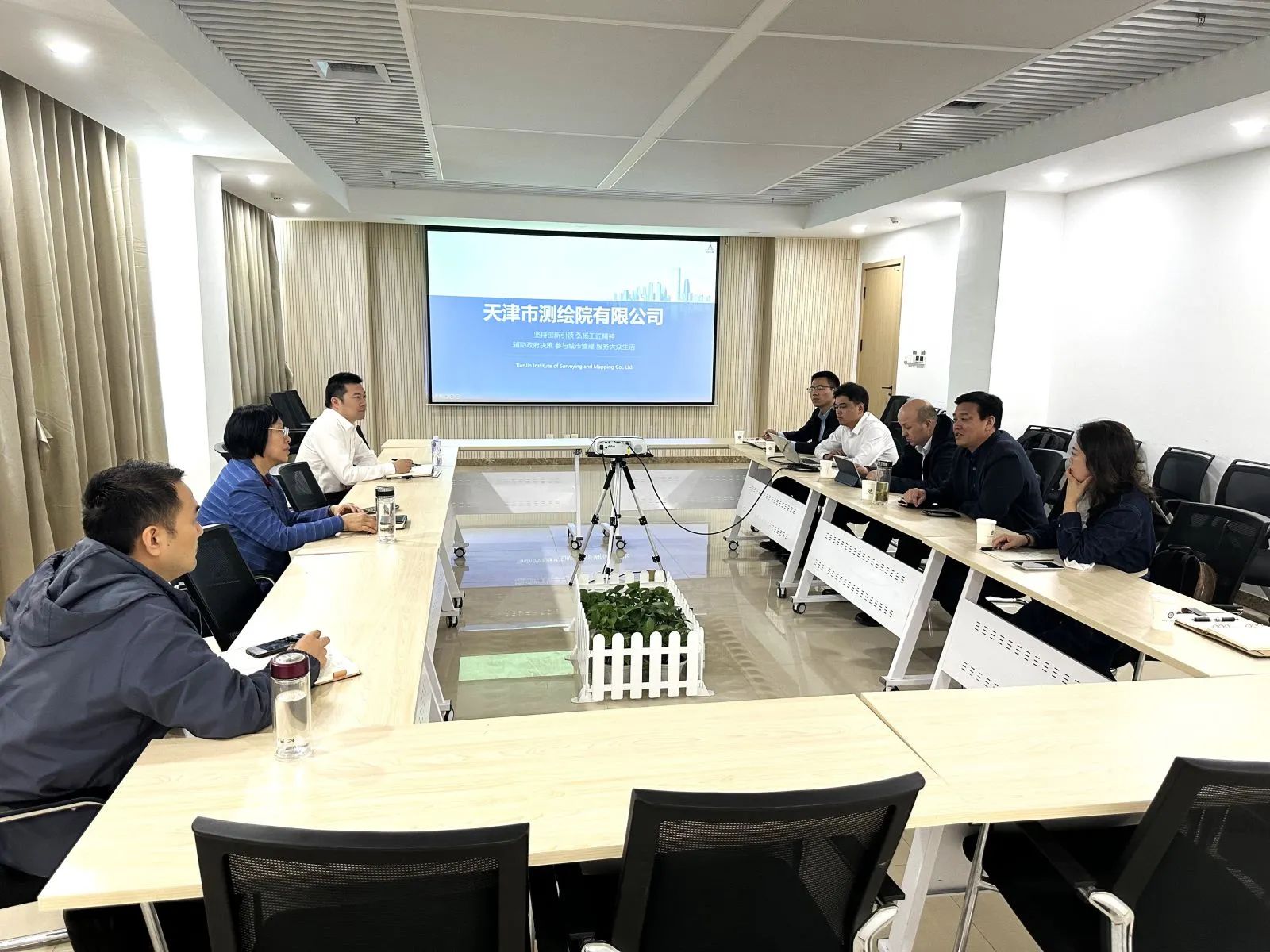 天津測繪院領(lǐng)導(dǎo)帶隊(duì)赴雄安新區(qū)管理委員會(huì)自然資源和規(guī)劃局開展業(yè)務(wù)調(diào)研